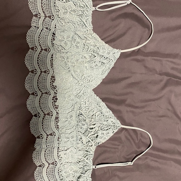 Kendall & Kylie Lace Top - Picture 1 of 3